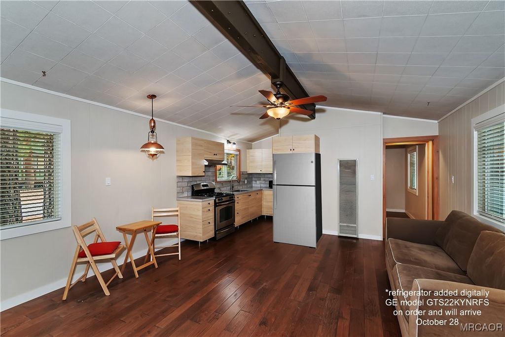 Photo of 900 Robinhood Boulevard, Big Bear City, CA 92314 (MLS # 32502546)