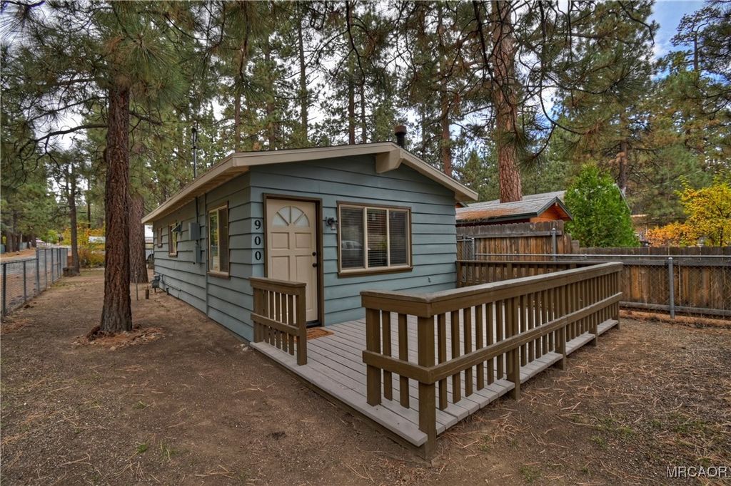 Photo of 900 Robinhood Boulevard, Big Bear City, CA 92314 (MLS # 32502546)