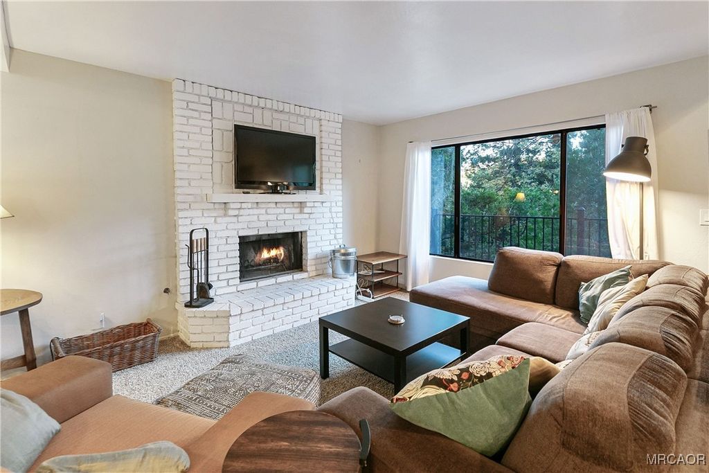 Photo of 117 A Lane, Lake Arrowhead, CA 92352 (MLS # 32600060)