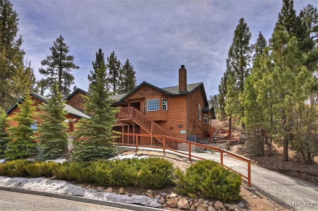 Photo of 42369 Eagle Ridge Drive, Big Bear Lake, CA 92315 (MLS # 32502705)