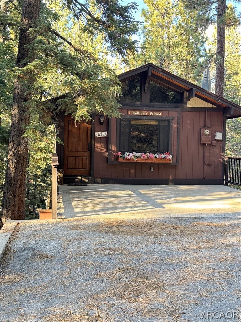 Photo of 42934 Falls Avenue, Big Bear Lake, CA 92315 (MLS # 32602453)