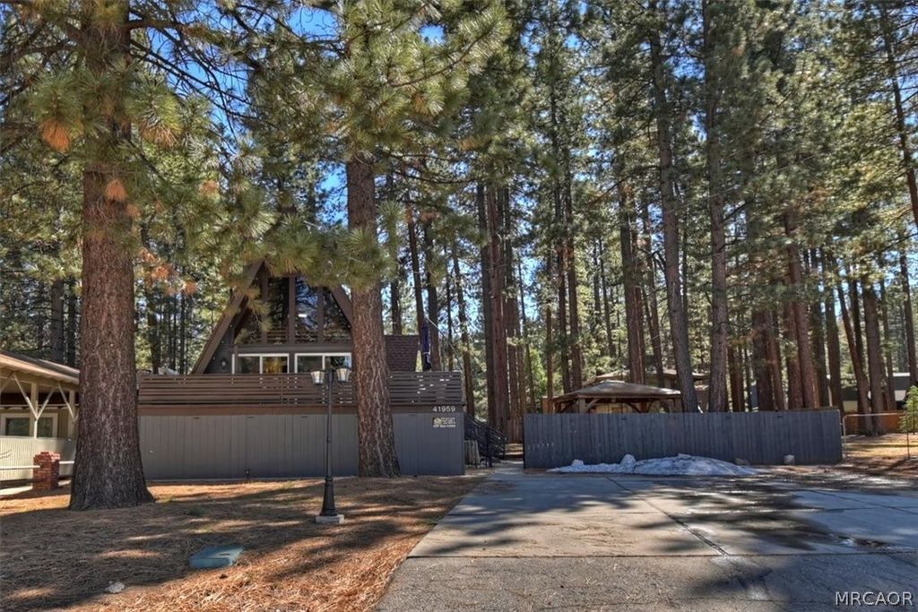 Photo of 41959 Brownie Lane, Big Bear Lake, CA 92315 (MLS # 32600560)