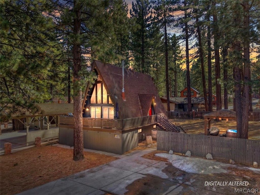 Photo of 41959 Brownie Lane, Big Bear Lake, CA 92315 (MLS # 32600560)