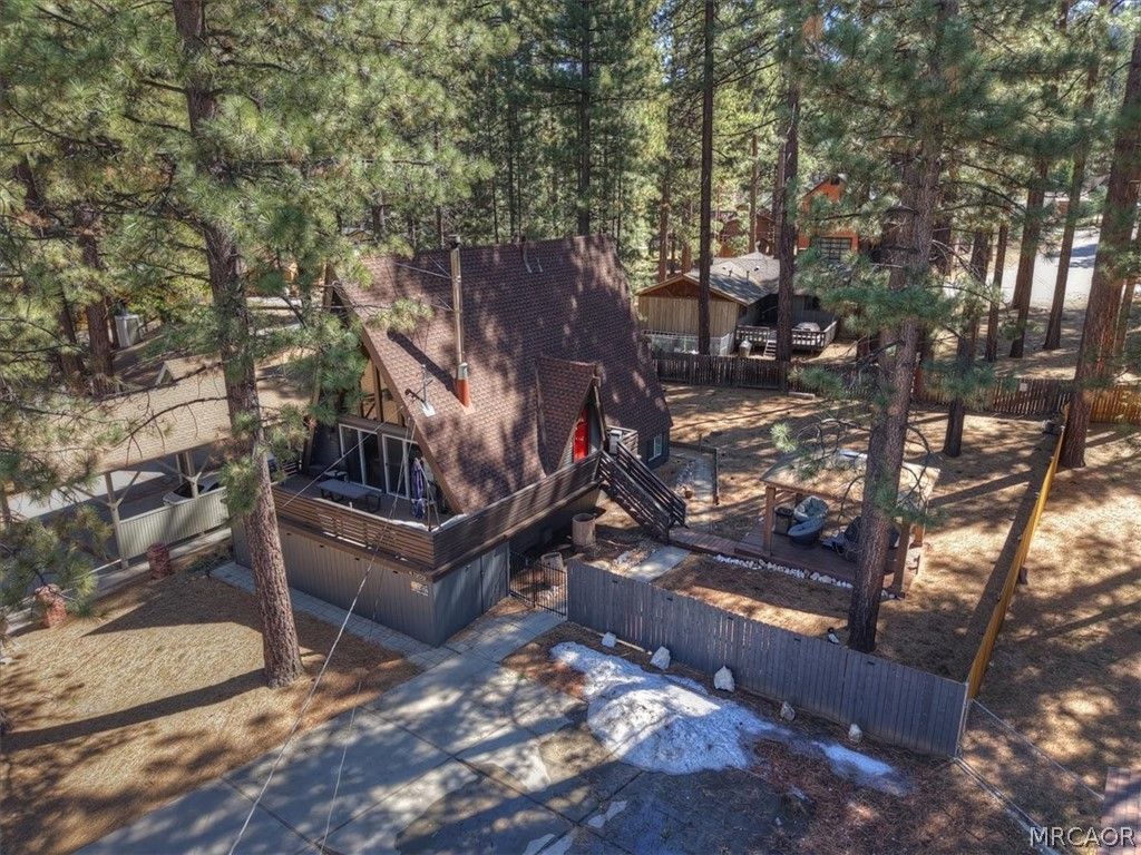 Photo of 41959 Brownie Lane, Big Bear Lake, CA 92315 (MLS # 32600560)