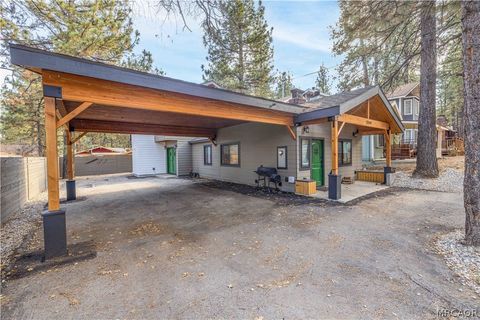 Photo of 259 Victoria Ln, Sugarloaf, CA 92386 (MLS # 32600228)