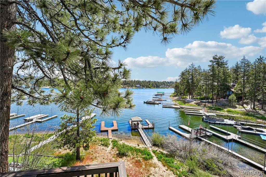 Photo of 701 Cove Drive, Big Bear Lake, CA 92315 (MLS # 32601256)