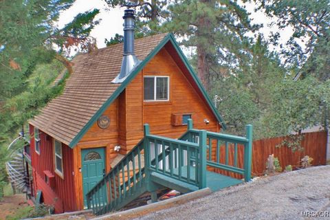 Photo of 556 Villa Grove Avenue, Big Bear City, CA 92314 (MLS # 32502227)