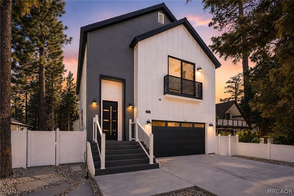 Photo of 1304 E Mountain View Boulevard, Big Bear City, CA 92314 (MLS # 32601213)