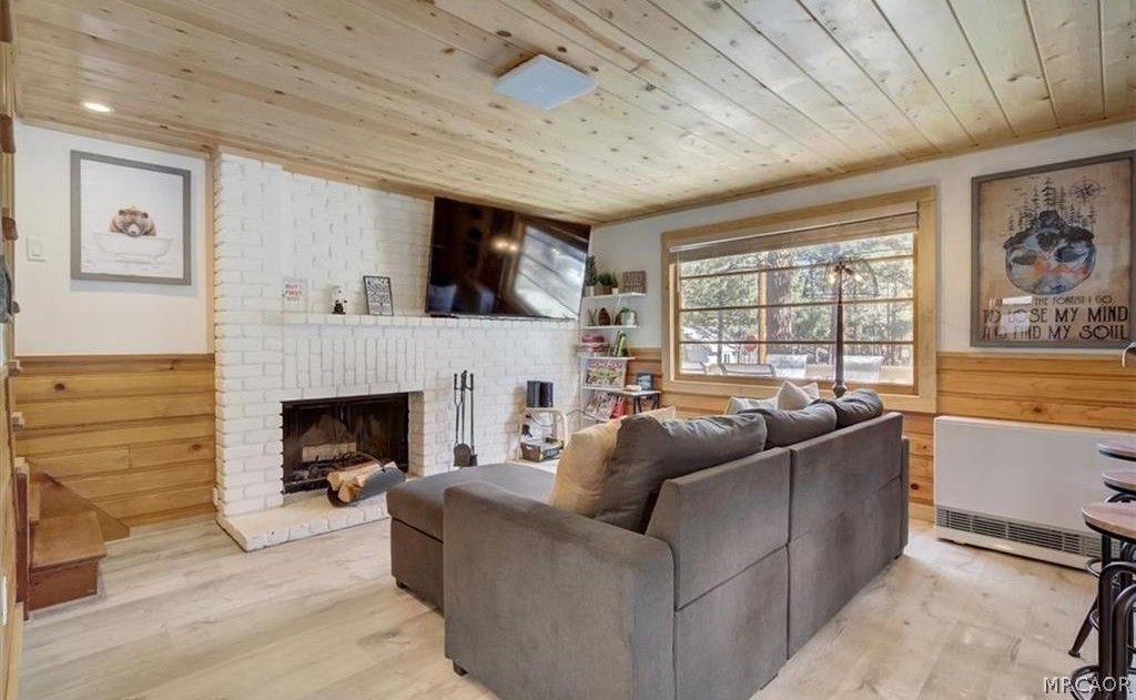 Photo of 298 Maple Lane, Sugarloaf, CA 92386 (MLS # 32600941)