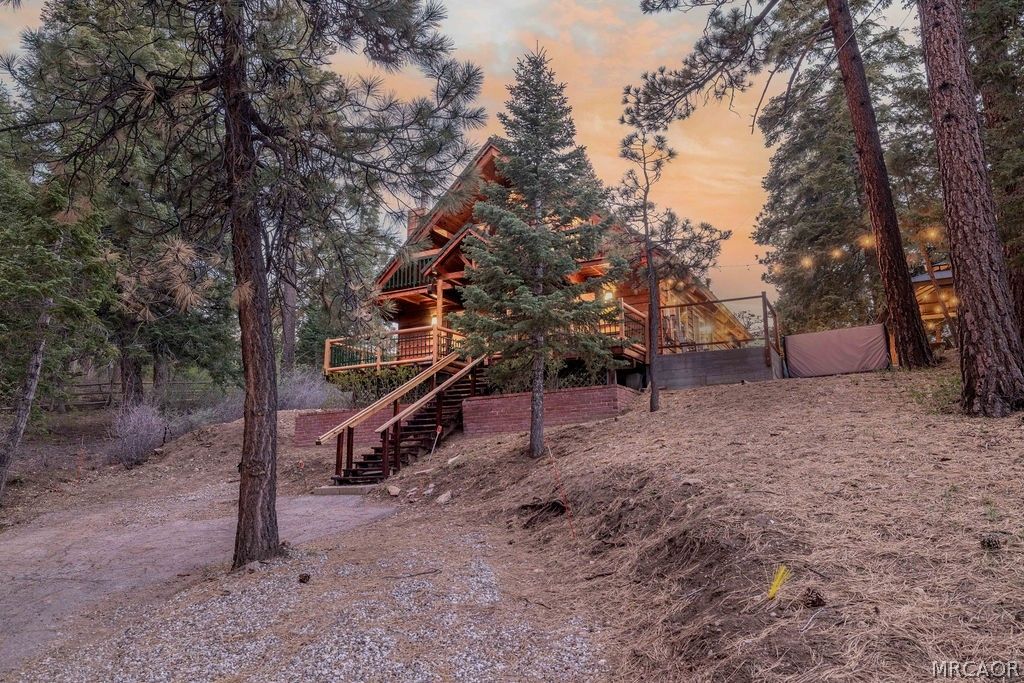 Photo of 43399 Shasta Road, Big Bear Lake, CA 92315 (MLS # 32600659)