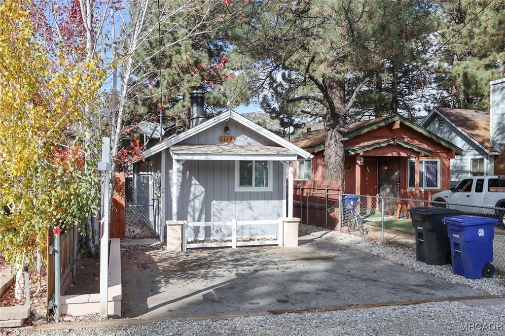Photo of 1119 W Aeroplane Boulevard, Big Bear City, CA 92314 (MLS # 32502543)