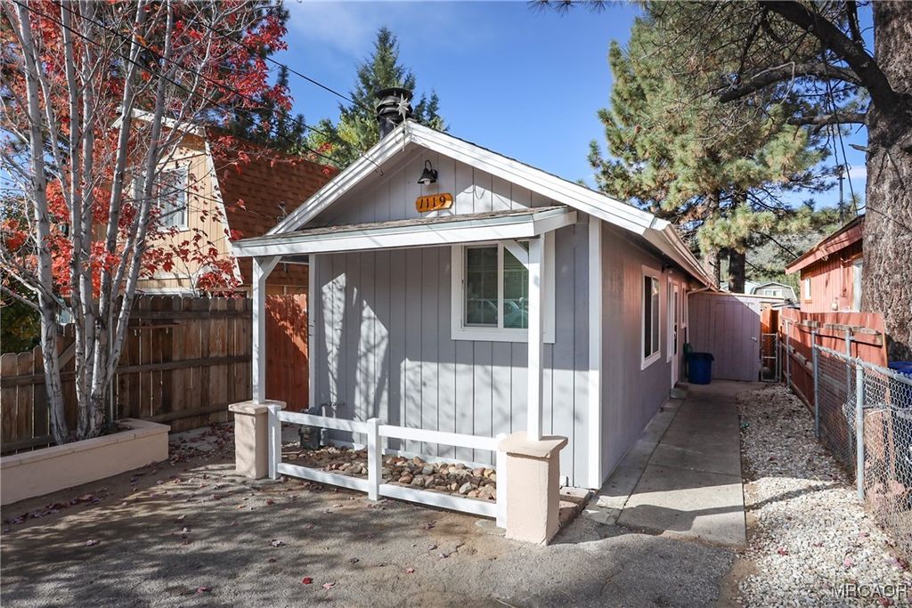 Photo of 1119 W Aeroplane Boulevard, Big Bear City, CA 92314 (MLS # 32502543)