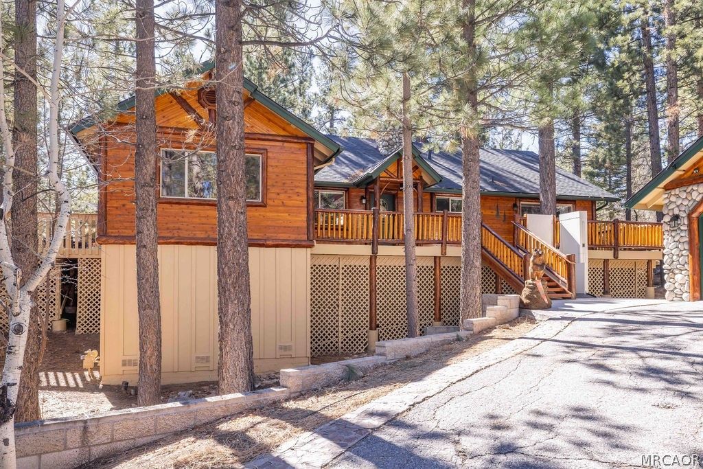 Photo of 42779 Castlewood Road, Big Bear Lake, CA 92315 (MLS # 32600458)