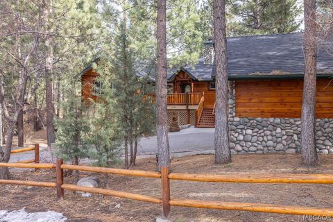 Photo of 42779 Castlewood Road, Big Bear Lake, CA 92315 (MLS # 32600458)
