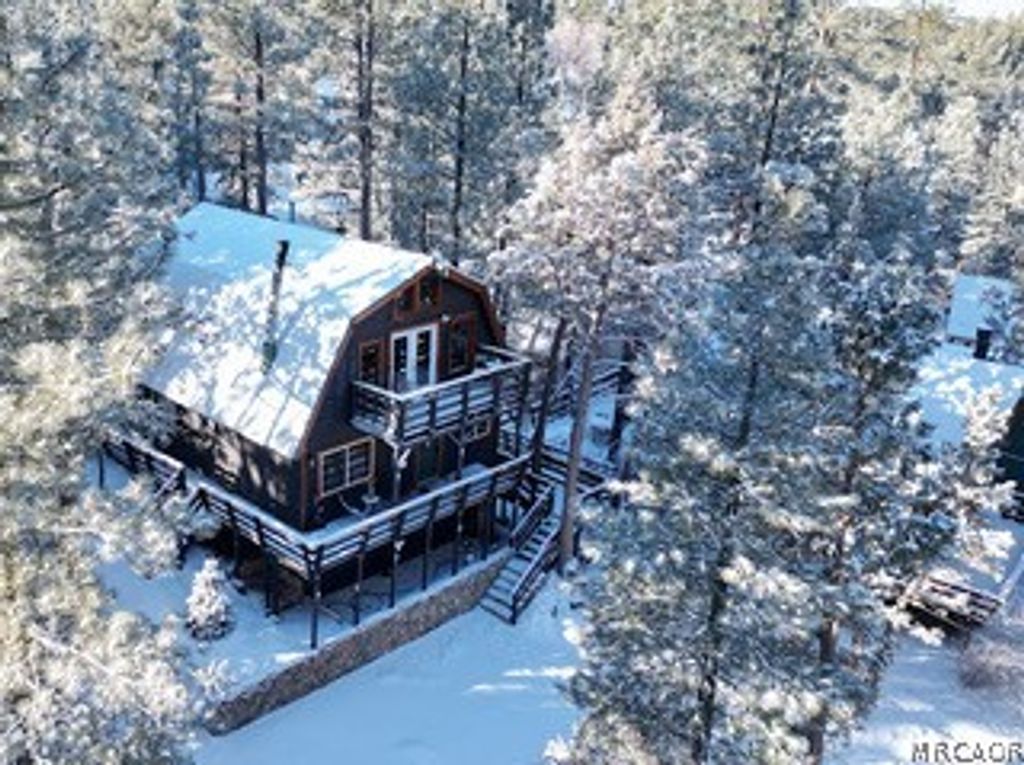 Photo of 108 E Rainbow Boulevard, Big Bear City, CA 92314 (MLS # 32600583)