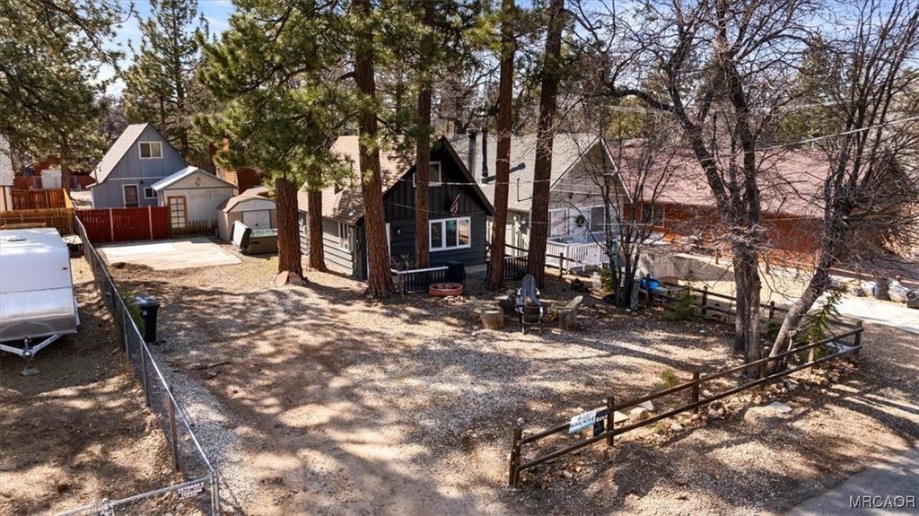 Photo of 526 Kern Avenue, Sugarloaf, CA 92386 (MLS # 32600085)
