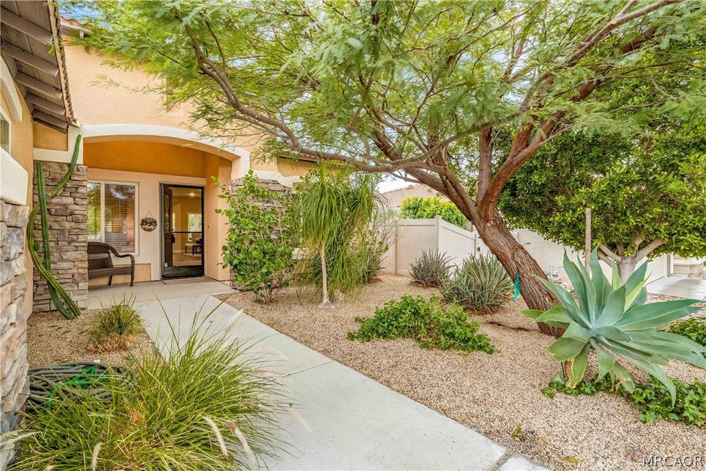 Photo of 64279 Eagle Mountain Avenue, Desert Hot Springs, CA 92240 (MLS # 32600642)