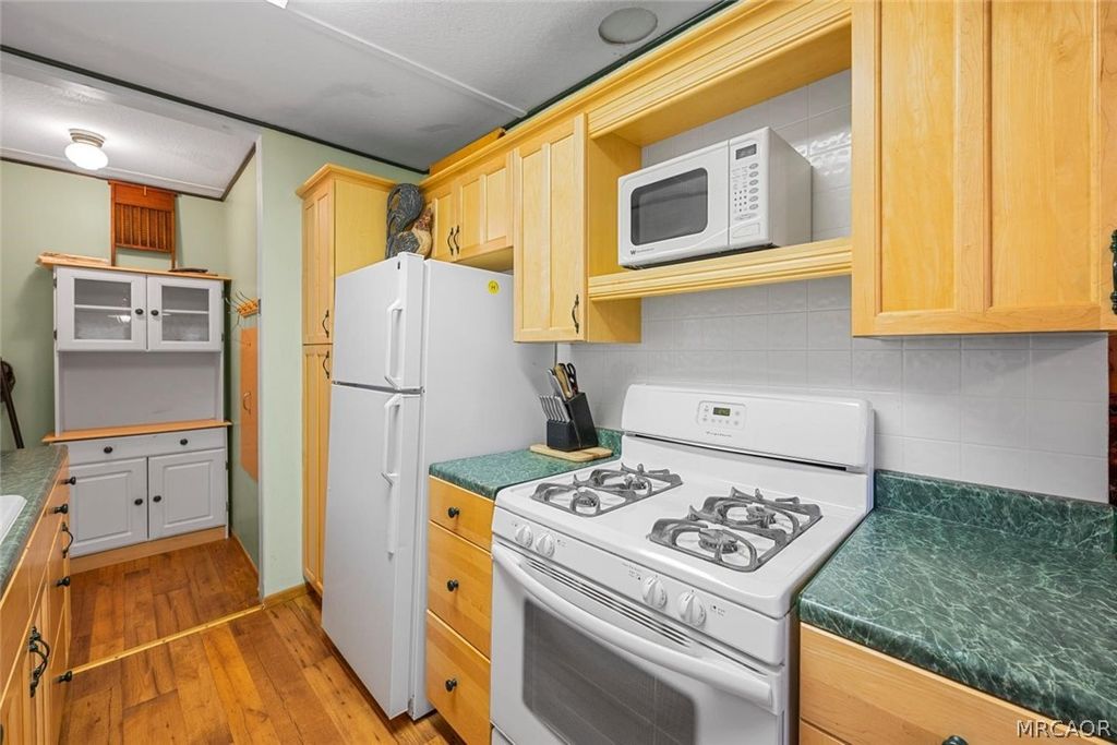 Photo of 76 Millcreek Road, Big Bear Lake, CA 92315 (MLS # 32600754)