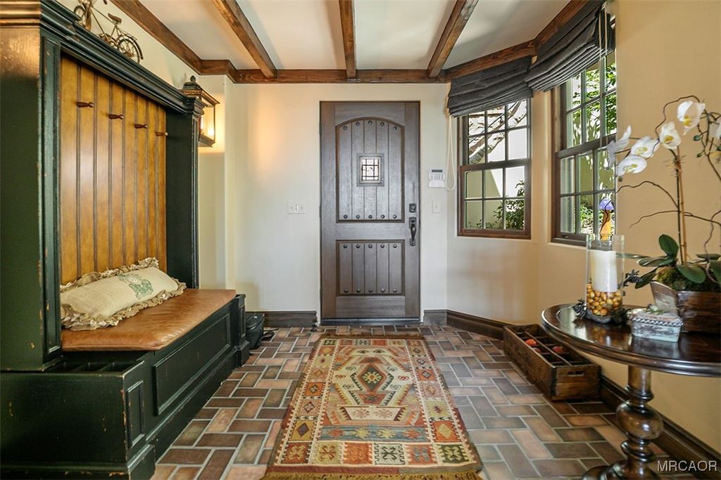 Photo of 28087 North Shore Road, Lake Arrowhead, CA 92352 (MLS # 32502138)
