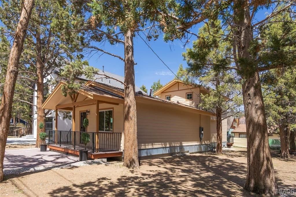 Photo of 309 E Angeles Boulevard, Big Bear City, CA 92314 (MLS # 32501752)