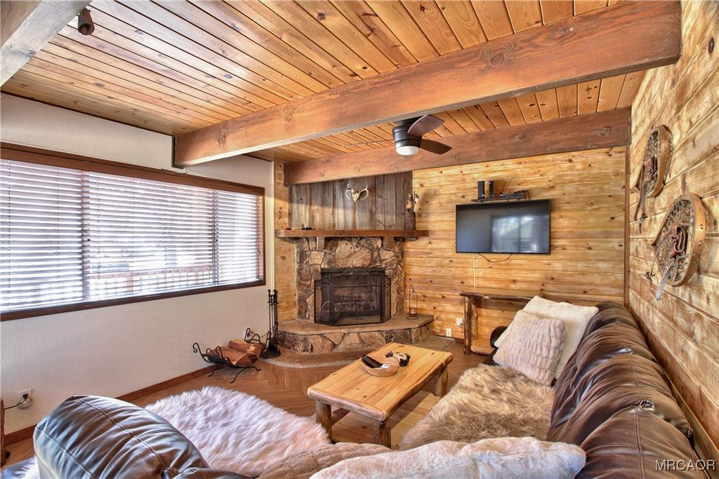 Photo of 358 Los Angeles Avenue, Sugarloaf, CA 92386 (MLS # 32502237)
