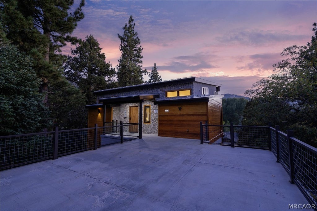 Photo of 43669 Ridge Crest Drive, Big Bear Lake, CA 92315 (MLS # 32602222)