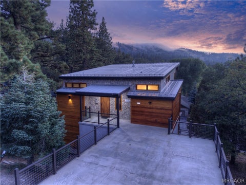 Photo of 43669 Ridge Crest Drive, Big Bear Lake, CA 92315 (MLS # 32602222)