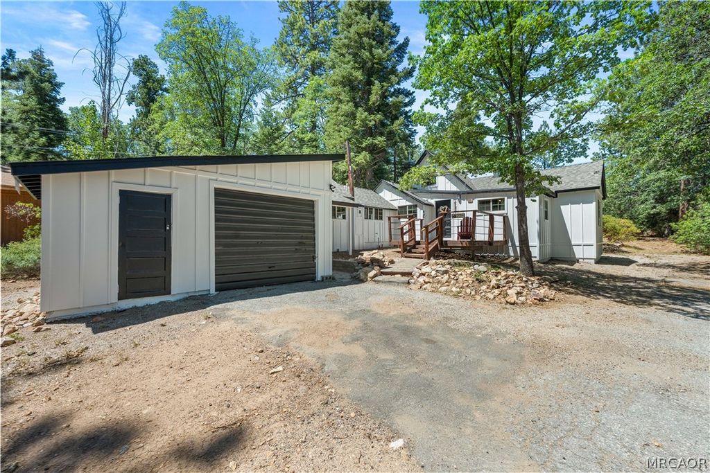 Photo of 774 Eureka Drive, Big Bear Lake, CA 92315 (MLS # 32600699)