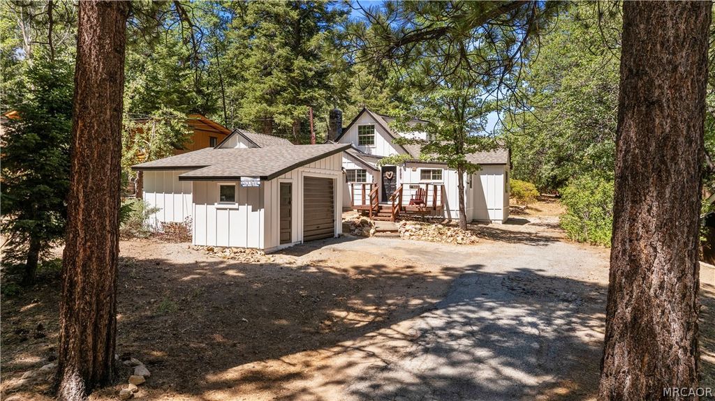 Photo of 774 Eureka Drive, Big Bear Lake, CA 92315 (MLS # 32600699)