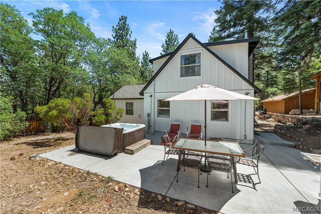 Photo of 774 Eureka Drive, Big Bear Lake, CA 92315 (MLS # 32600699)