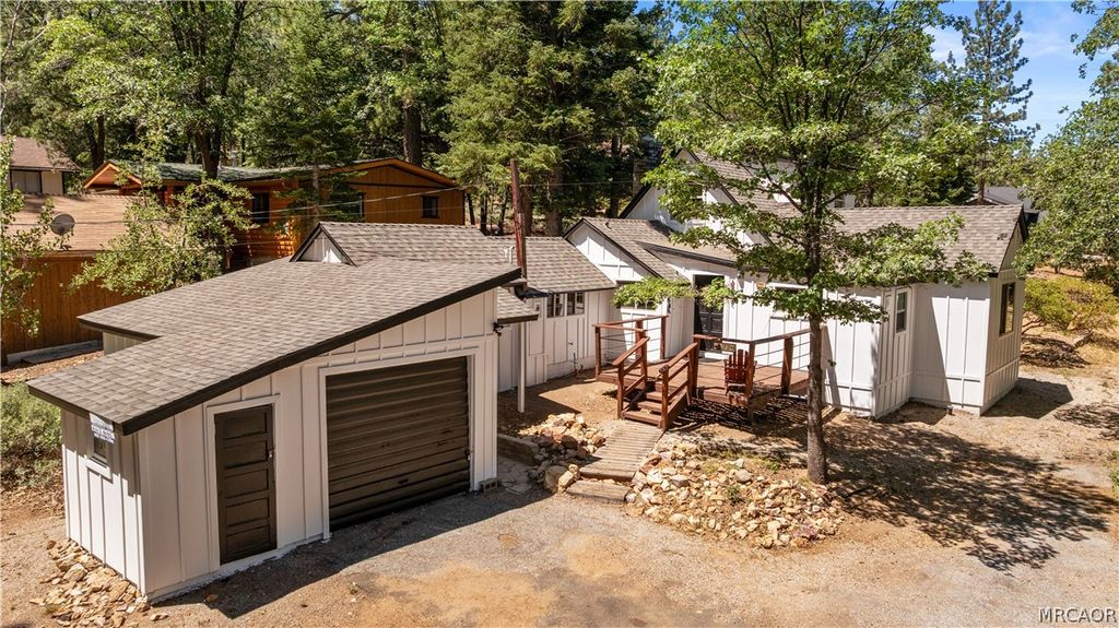 Photo of 774 Eureka Drive, Big Bear Lake, CA 92315 (MLS # 32600699)