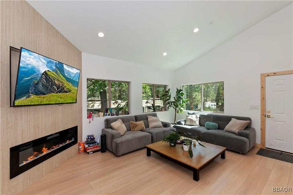 Photo of 374 Los Angeles Avenue, Sugarloaf, CA 92386 (MLS # 32502059)