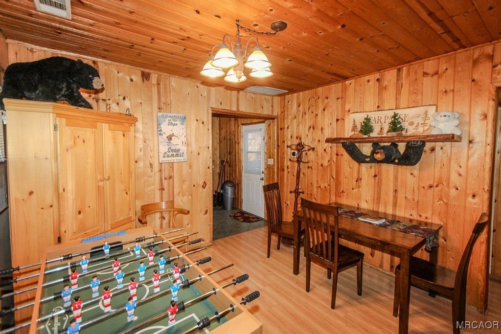 Photo of 527 Wanita Lane, Big Bear Lake, CA 92315 (MLS # 32502551)