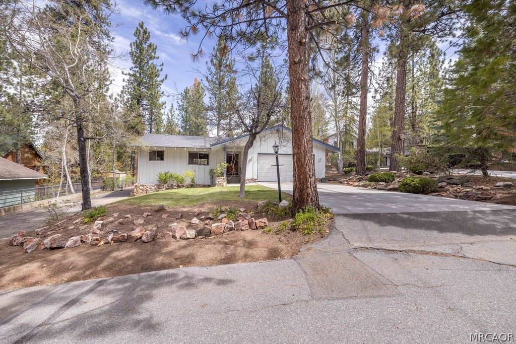 Photo of 41726 Comstock Lane, Big Bear Lake, CA 92315 (MLS # 32600847)