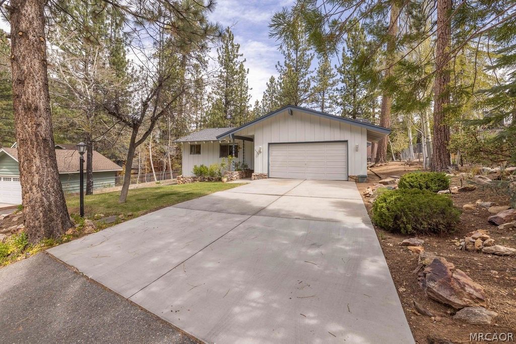 Photo of 41726 Comstock Lane, Big Bear Lake, CA 92315 (MLS # 32600847)