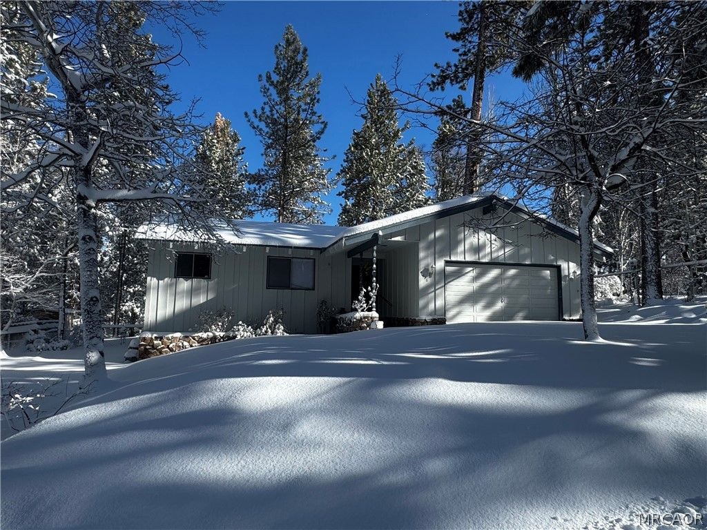 Photo of 41726 Comstock Lane, Big Bear Lake, CA 92315 (MLS # 32600847)