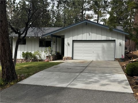 Photo of 41726 Comstock Lane, Big Bear Lake, CA 92315 (MLS # 32600847)