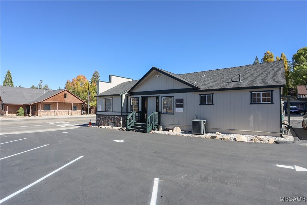 Photo of 41067 Big Bear Boulevard, Big Bear Lake, CA 92315 (MLS # 32502514)