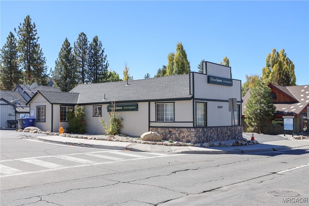 Photo of 41067 Big Bear Boulevard, Big Bear Lake, CA 92315 (MLS # 32502514)