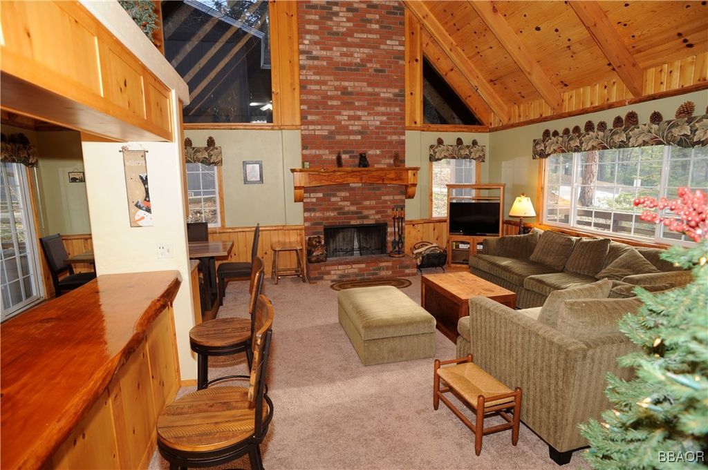 Photo of 783 Thrush Drive, Big Bear Lake, CA 92315 (MLS # 32501950)