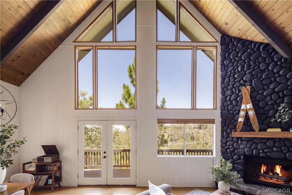 Photo of 1255 Yukon Drive, Lake Arrowhead, CA 92352 (MLS # 32601566)