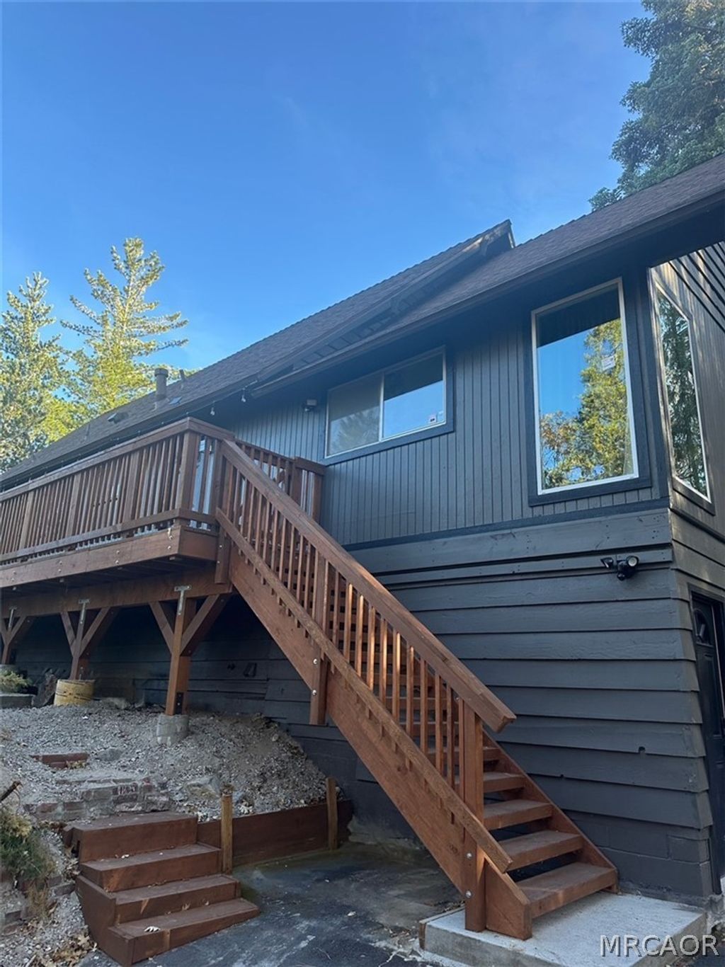 Photo of 1068 Oak Lane, Lake Arrowhead, CA 92326 (MLS # 32600524)