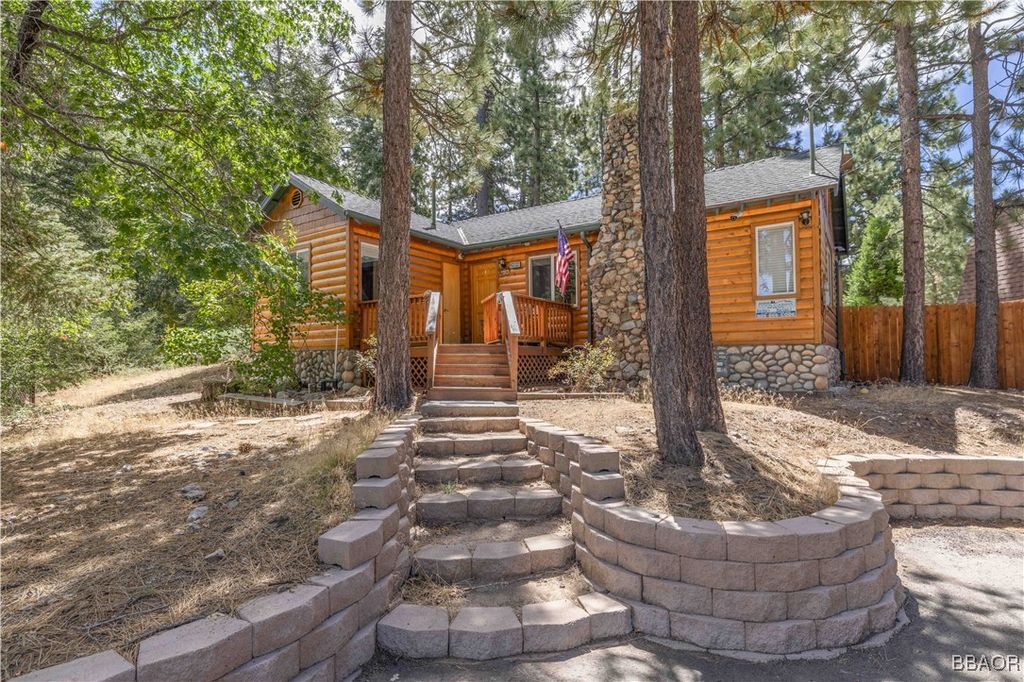 Photo of 43132 Moonridge Road, Big Bear Lake, CA 92315 (MLS # 32500759)