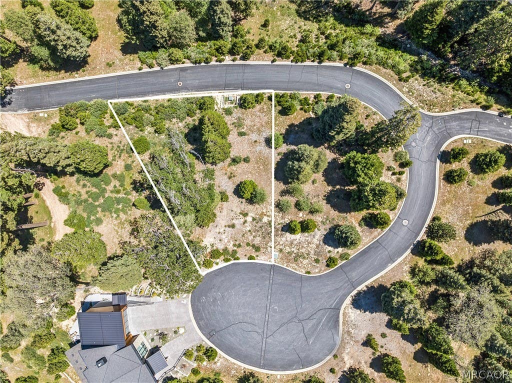 Photo of 280 Ponderosa Peak Road, Lake Arrowhead, CA 92352 (MLS # 32601201)