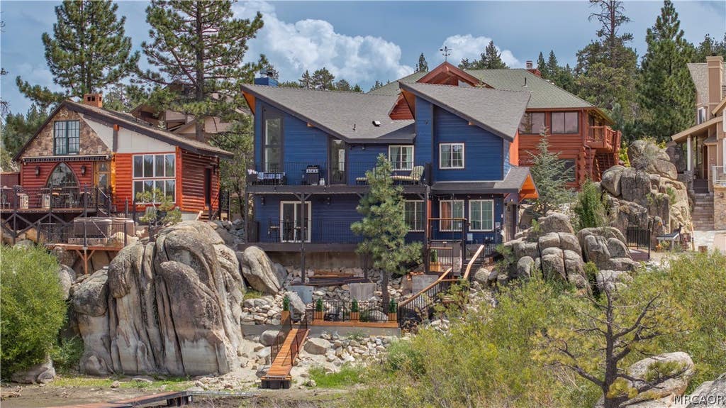 Photo of 808 Penninsula Lane, Big Bear City, CA 92315 (MLS # 32601972)