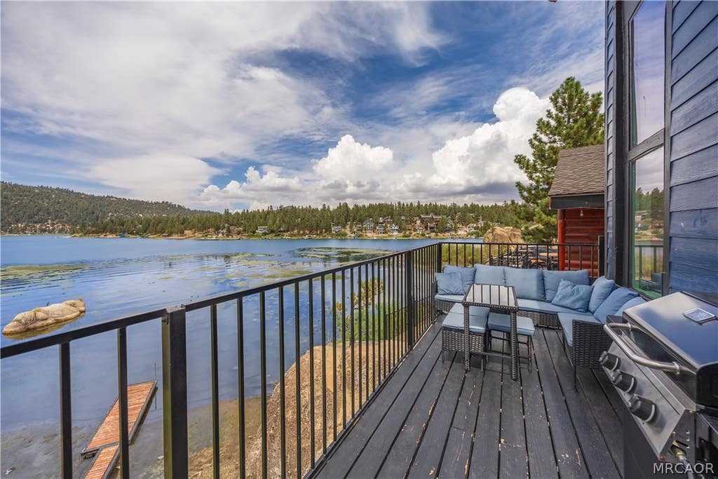 Photo of 808 Penninsula Lane, Big Bear City, CA 92315 (MLS # 32601972)