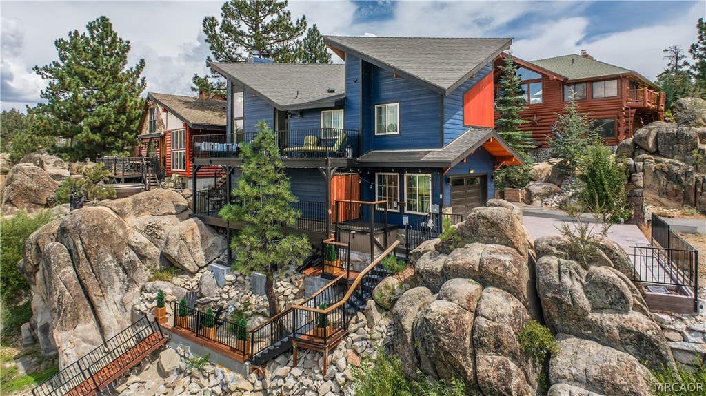 Photo of 808 Penninsula Lane, Big Bear City, CA 92315 (MLS # 32601972)
