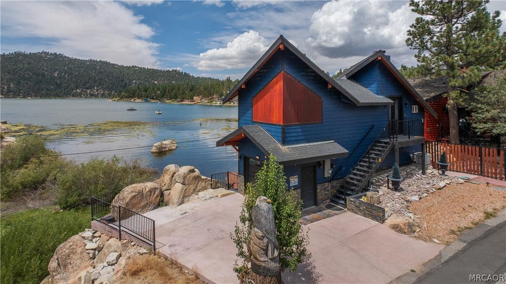 Photo of 808 Penninsula Lane, Big Bear City, CA 92315 (MLS # 32601972)