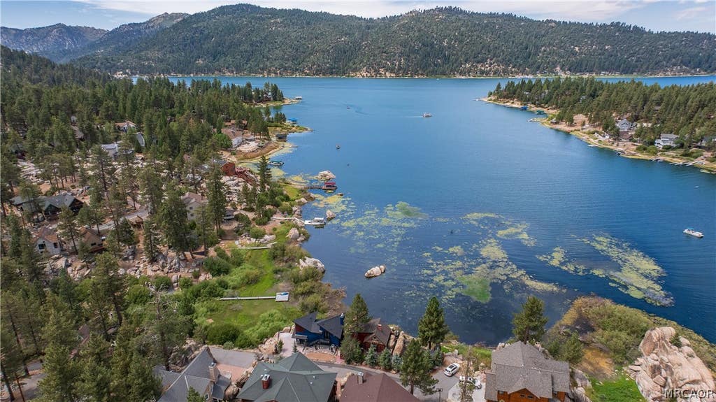 Photo of 808 Penninsula Lane, Big Bear City, CA 92315 (MLS # 32601972)