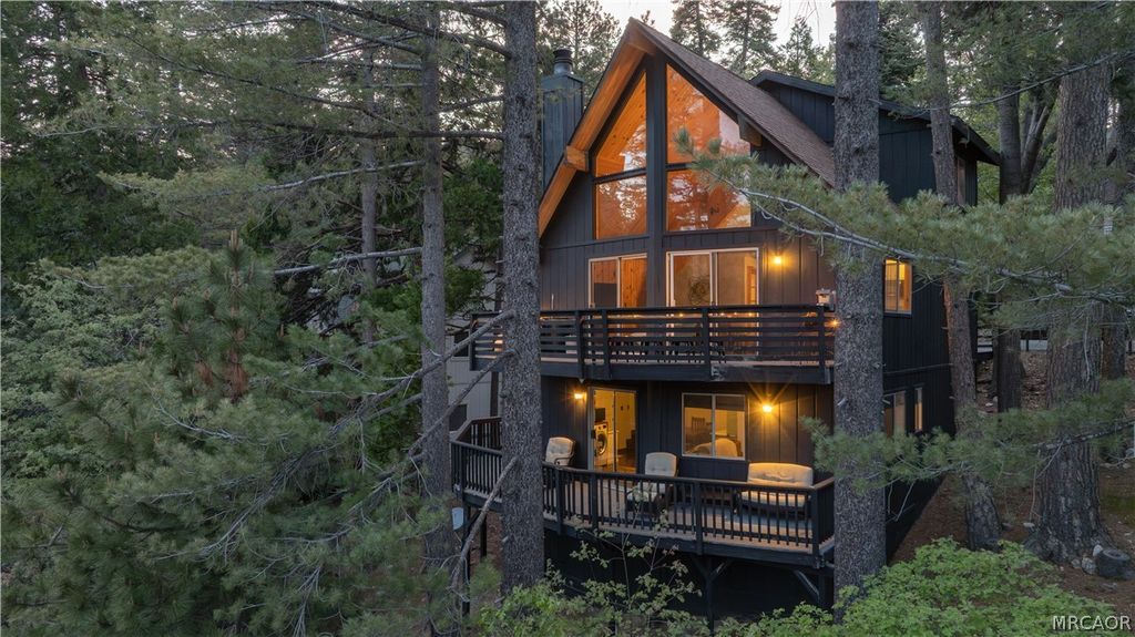 Photo of 164 Birchwood Drive, Lake Arrowhead, CA 92352 (MLS # 32601029)